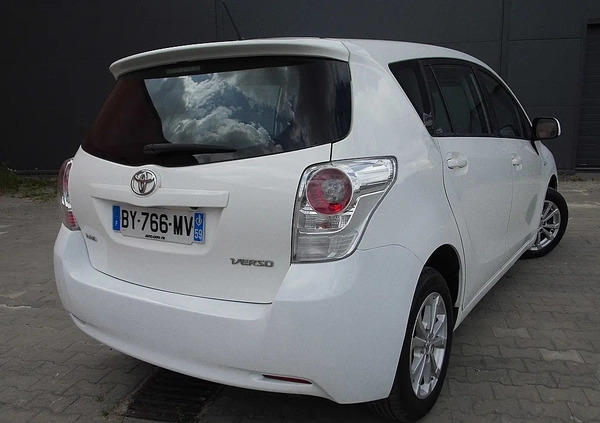 Toyota Verso cena 28900 przebieg: 235000, rok produkcji 2011 z Karczew małe 436